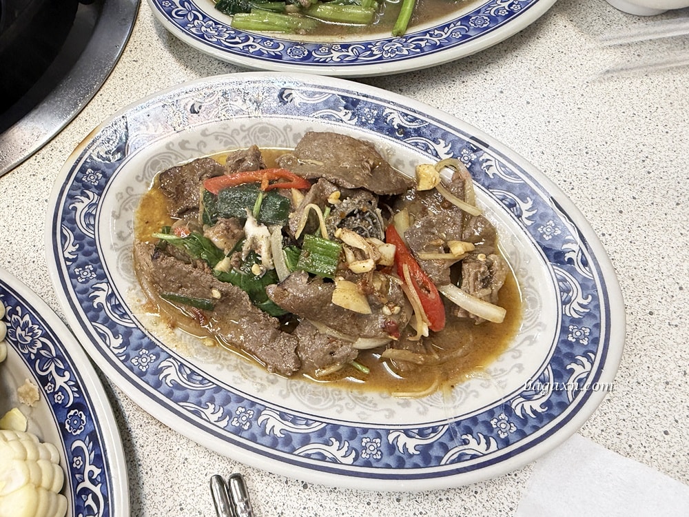 台中南屯│牛董牛肉爐。單點溫體牛火鍋，也有快炒類