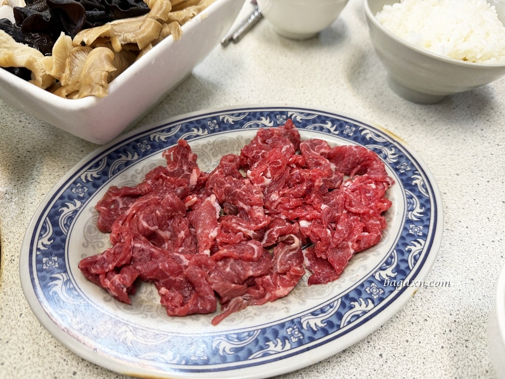 台中南屯│牛董牛肉爐。單點溫體牛火鍋，也有快炒類