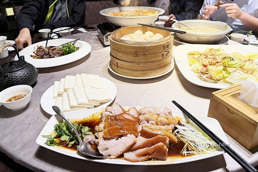 台中南屯│品虹橋滬川美饌旗艦店。小籠包、綠豆餅很好吃