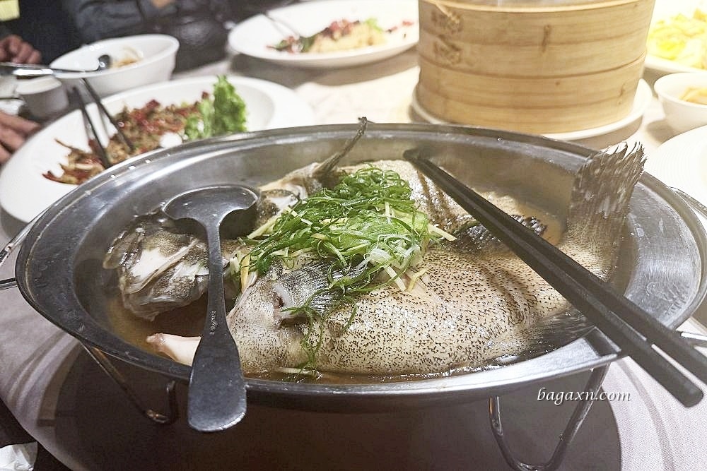 台中南屯│品虹橋滬川美饌旗艦店。小籠包、綠豆餅很好吃