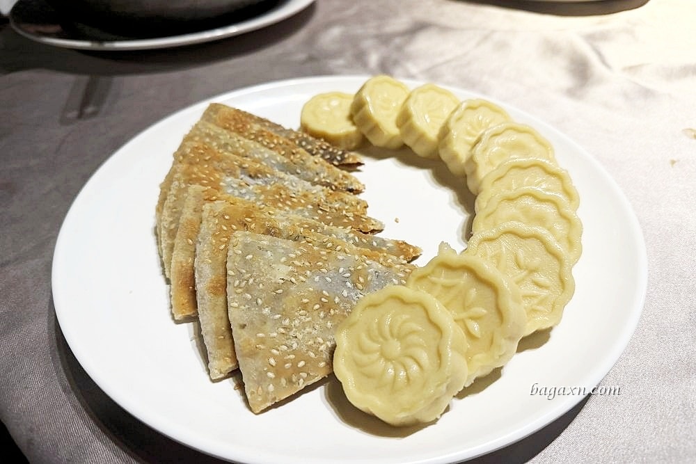 台中南屯│品虹橋滬川美饌旗艦店。小籠包、綠豆餅很好吃