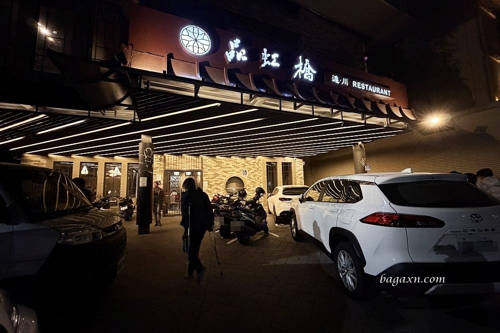 台中南屯│品虹橋滬川美饌旗艦店。小籠包、綠豆餅很好吃