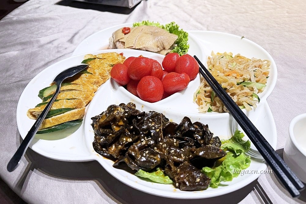 台中南屯│品虹橋滬川美饌旗艦店。小籠包、綠豆餅很好吃