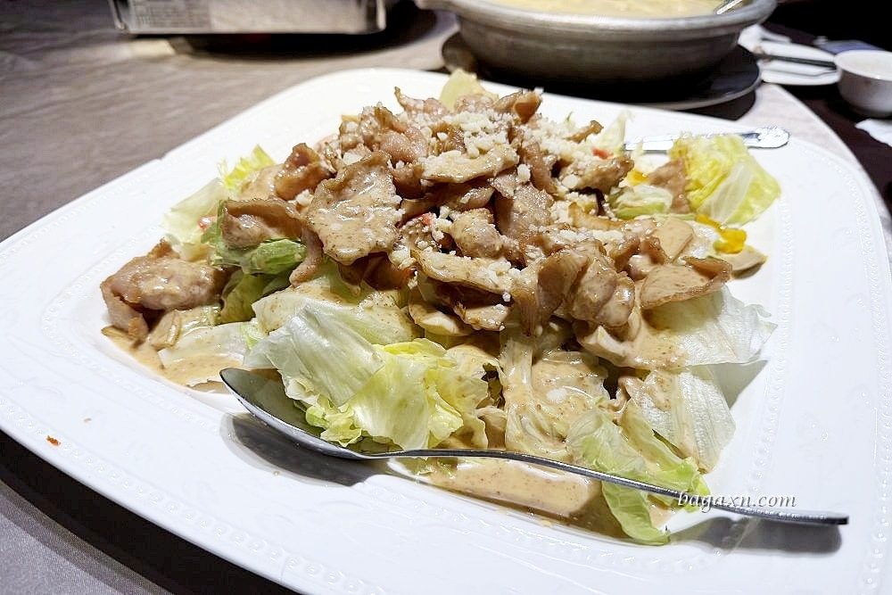 台中南屯│品虹橋滬川美饌旗艦店。小籠包、綠豆餅很好吃