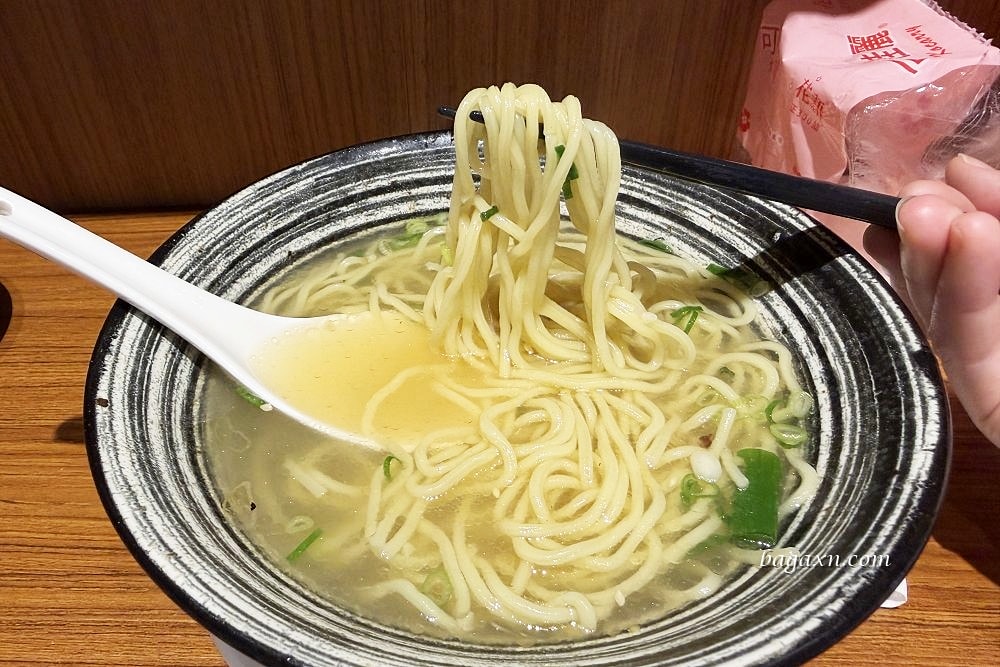 台中西區│升龍軒ラーメン。現場候位但翻桌率很快的好吃拉麵