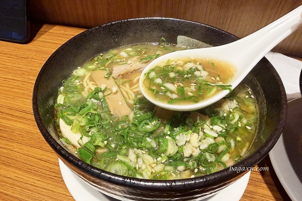 台中西區│升龍軒ラーメン。現場候位但翻桌率很快的好吃拉麵