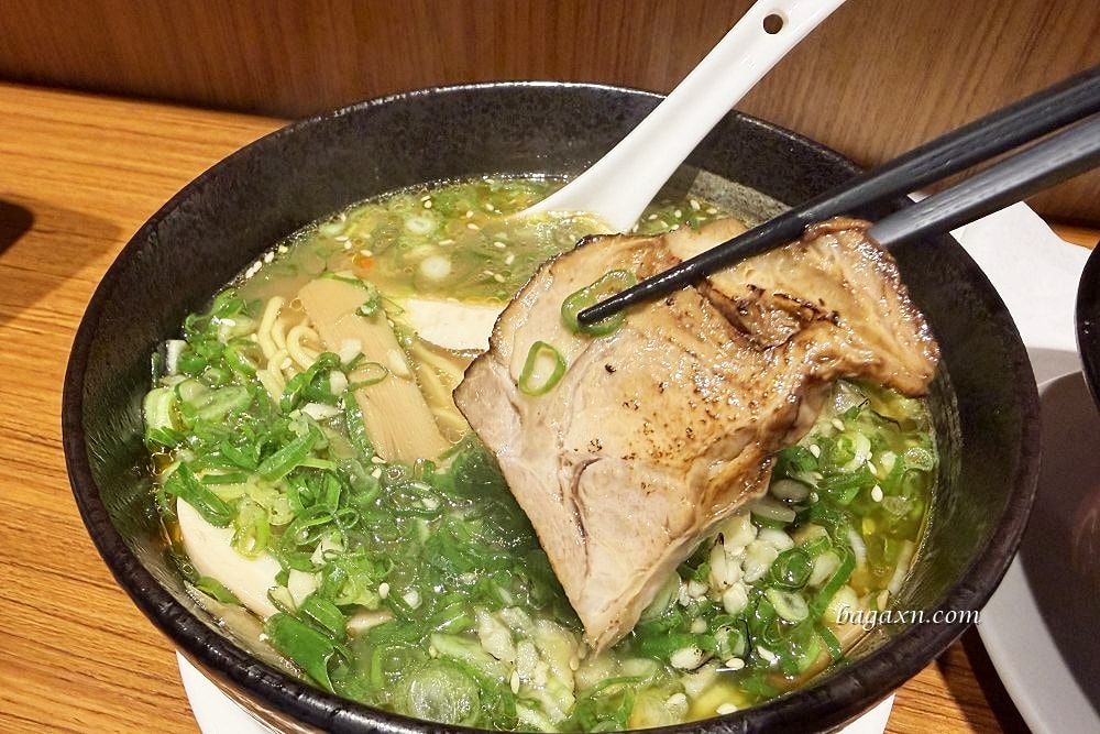 台中西區│升龍軒ラーメン。現場候位但翻桌率很快的好吃拉麵