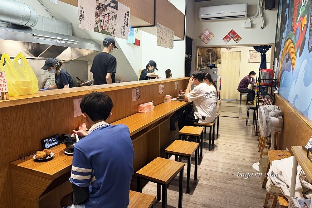 台中西區│升龍軒ラーメン。現場候位但翻桌率很快的好吃拉麵