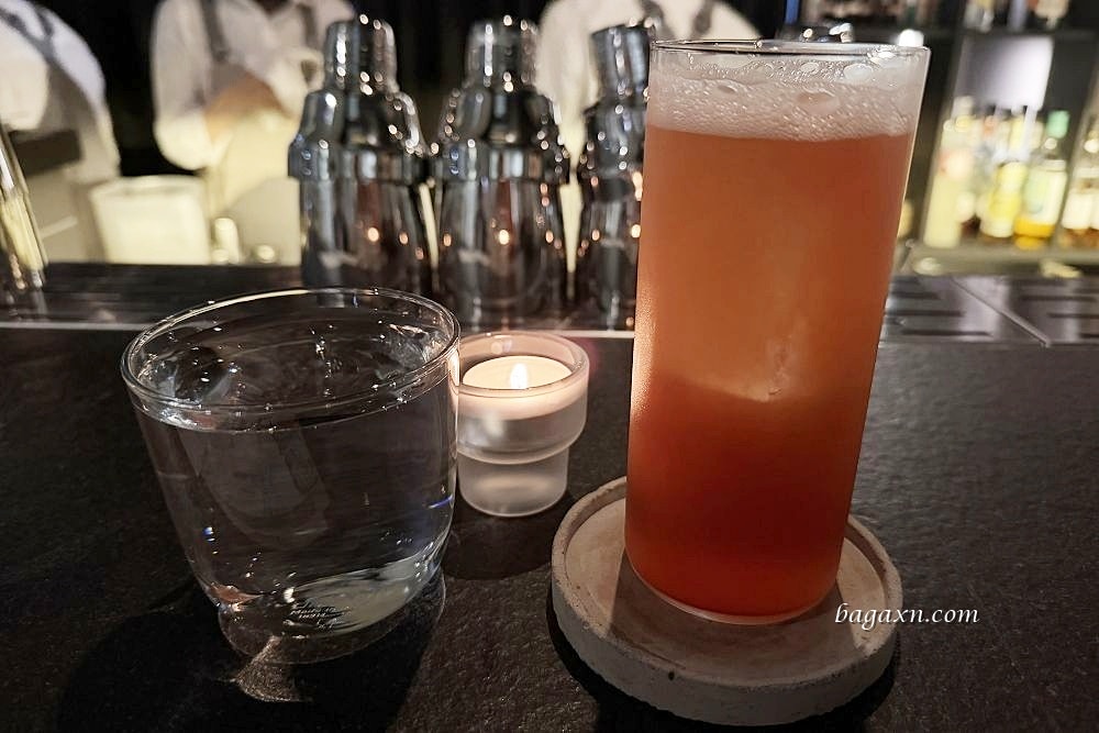 台南中西區│湟色Bar。煙燻鴨胸好好吃，調酒也很棒