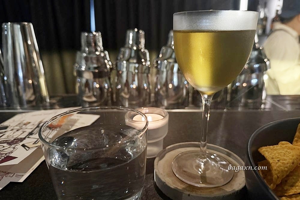 台南中西區│湟色Bar。煙燻鴨胸好好吃，調酒也很棒