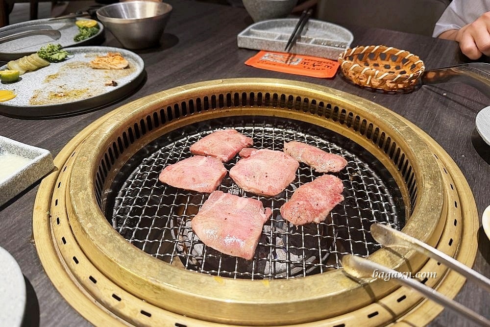 台中燒肉│火火燒肉販賣所 台中公益總店。食材品質不錯，部分食材代烤服務