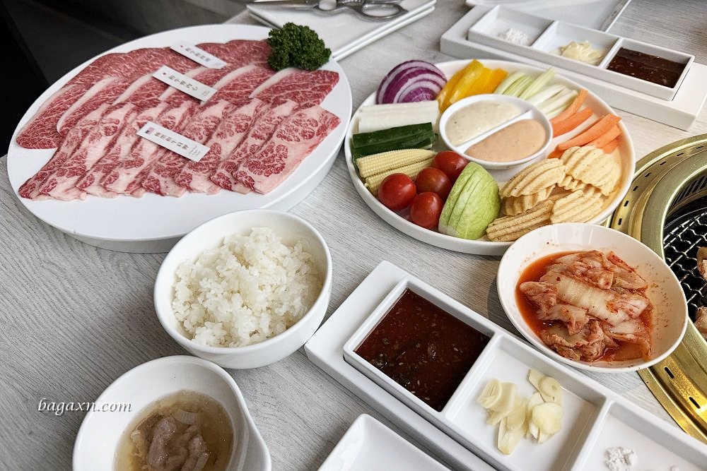 台中南屯│三山燒肉。整體還行，蔬菜盤很特別