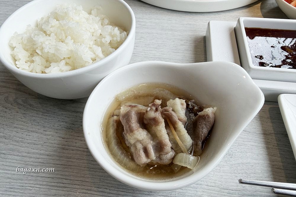 台中南屯│三山燒肉。整體還行，蔬菜盤很特別