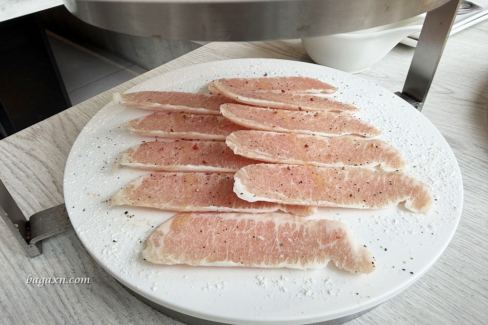 台中南屯│三山燒肉。整體還行，蔬菜盤很特別