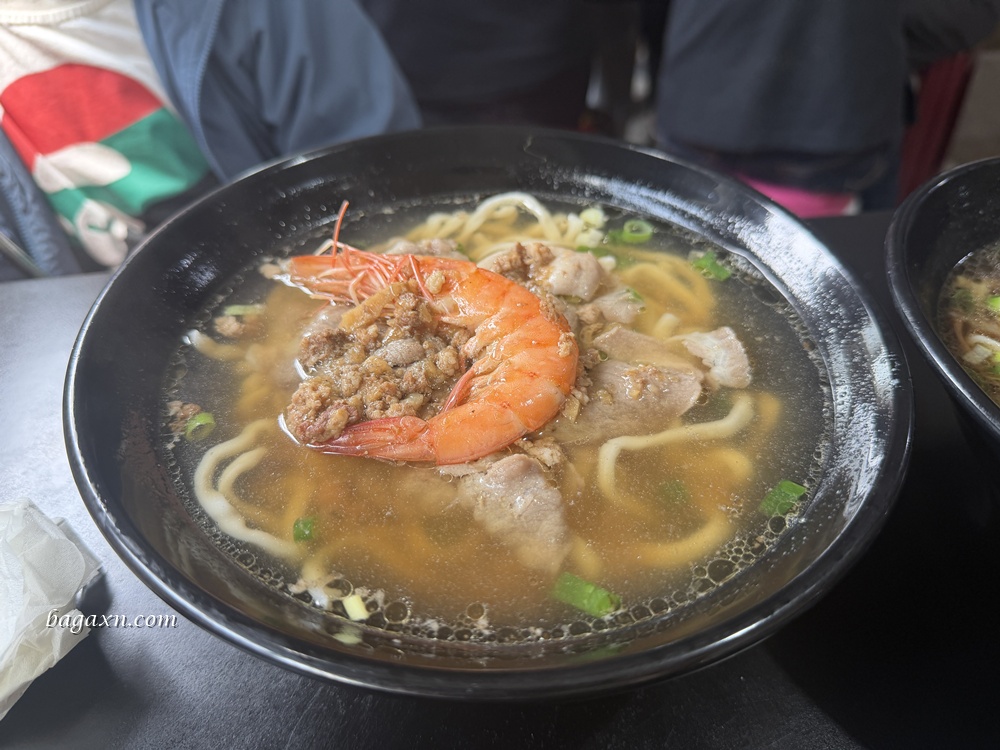 澎湖│美東芳牛肉麵。澎湖水族館的牛肉麵店，口味還行有冷氣