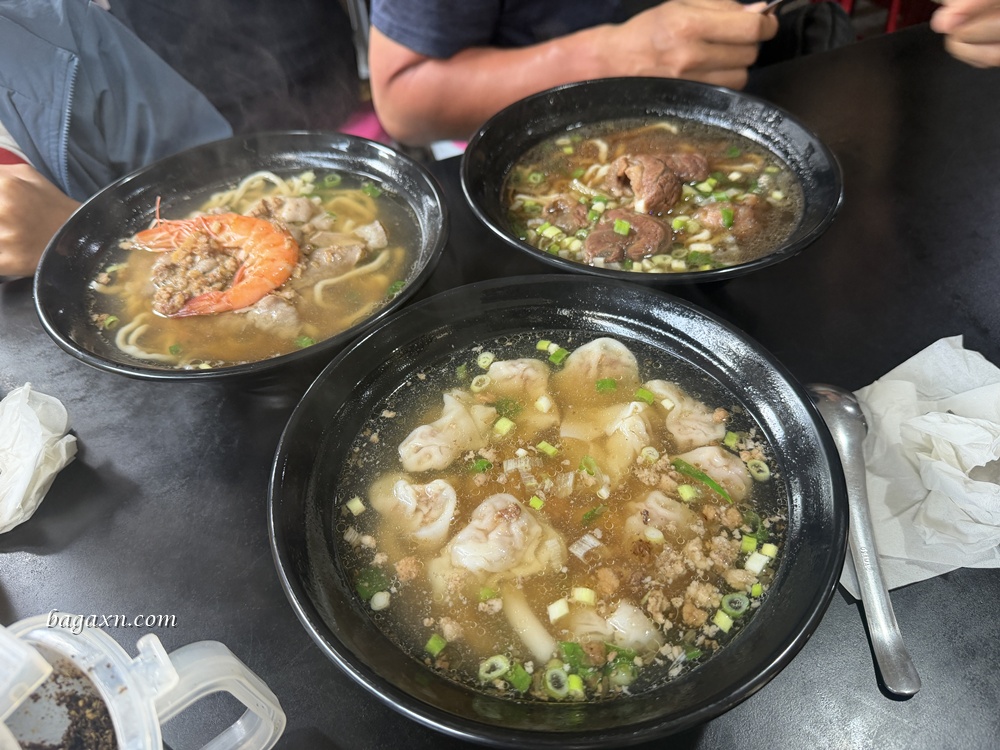 澎湖│美東芳牛肉麵。澎湖水族館的牛肉麵店，口味還行有冷氣
