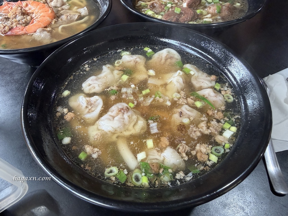 澎湖│美東芳牛肉麵。澎湖水族館的牛肉麵店，口味還行有冷氣