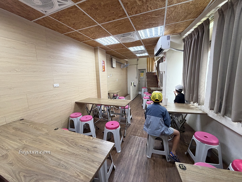 澎湖│原味漁村小吃。小管麵線還蠻鮮甜的，海瓜子也不錯
