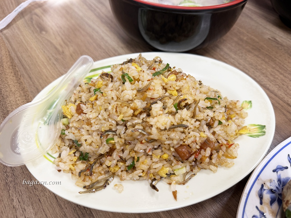 澎湖│原味漁村小吃。小管麵線還蠻鮮甜的，海瓜子也不錯