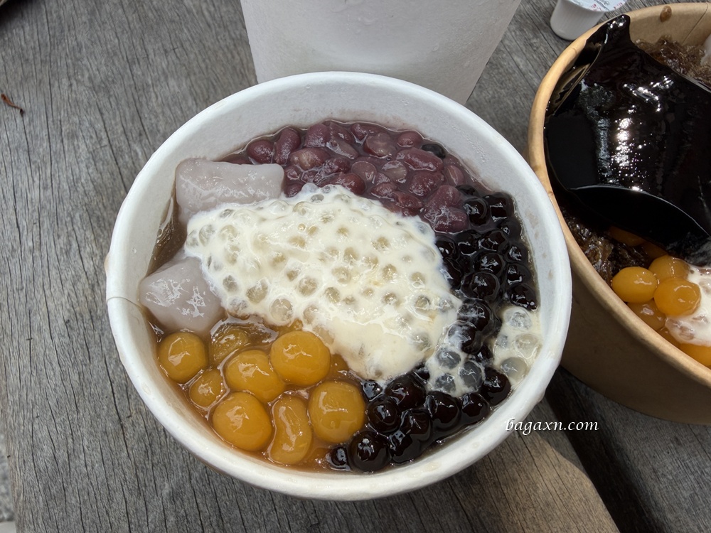 澎湖│玉冠嫩仙草。料很多不錯吃，但沒有內用座位