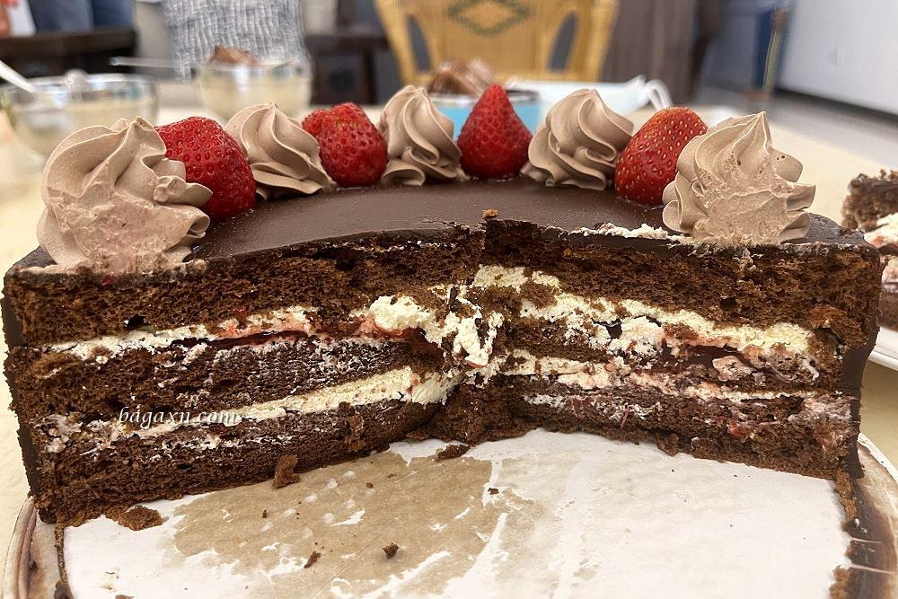 COSTCO好市多蛋糕│8吋草莓巧克力蛋糕~外層巧克力超濃郁 - 第6張圖 COSTCO好市多蛋糕│8吋草莓巧克力蛋糕~外層巧克力超濃郁