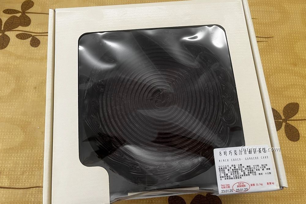 COSTCO好市多蛋糕│8吋巧克力甘納許蛋糕~沒有草莓的巧克力蛋糕 - 第4張圖 COSTCO好市多蛋糕│8吋巧克力甘納許蛋糕~沒有草莓的巧克力蛋糕