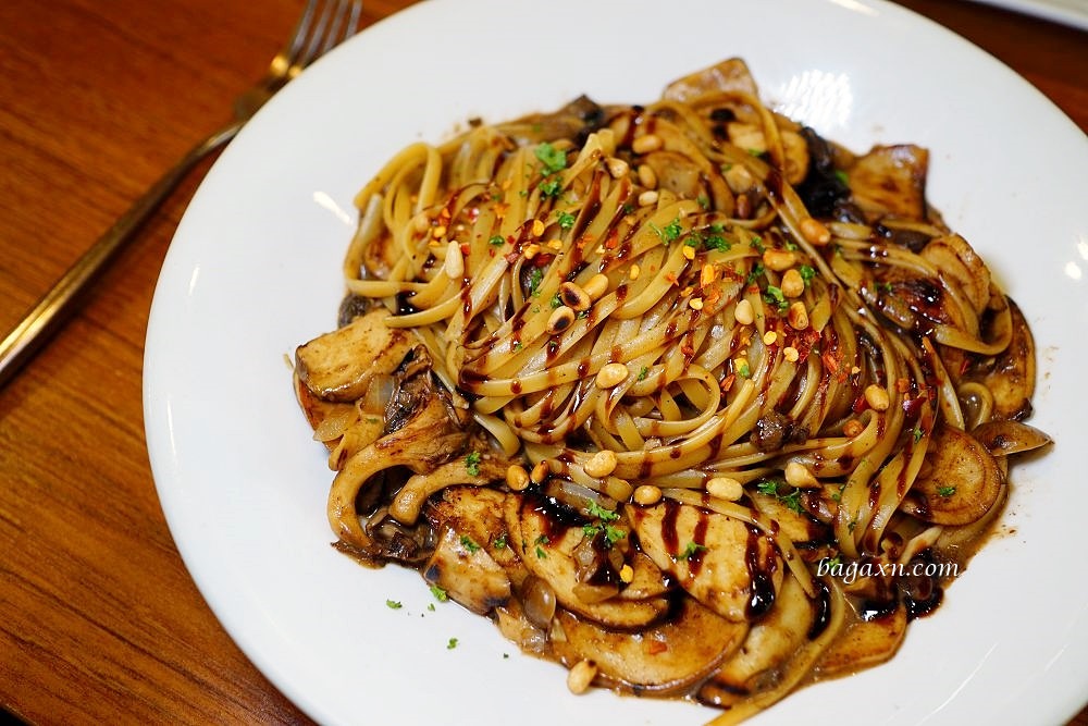 台中蔬食餐廳推薦│VegFarm無國界蔬食餐廳。環保未來肉吃起來口感超真實 - 第24張圖 台中蔬食餐廳推薦│VegFarm無國界蔬食餐廳。環保未來肉吃起來口感超真實