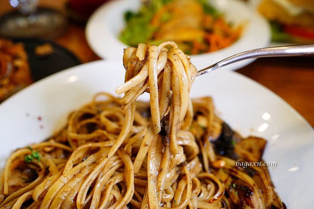 台中蔬食餐廳推薦│VegFarm無國界蔬食餐廳。環保未來肉吃起來口感超真實 - 第25張圖 台中蔬食餐廳推薦│VegFarm無國界蔬食餐廳。環保未來肉吃起來口感超真實