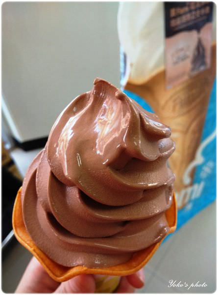 全家巧克力霜淇淋 (8).jpg